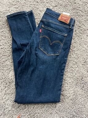 SZ 30 Women’s Levi's High Rise Super Skinny Blue Denim